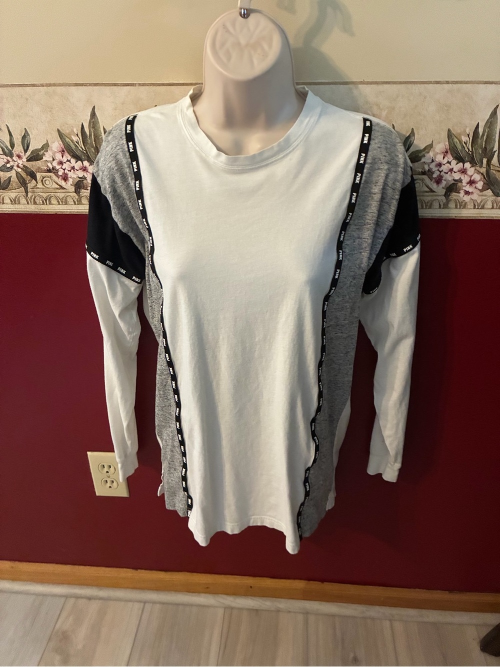 PINK Victoria's Secret White, Gray & Black Colorblock Long Sleeve Crew